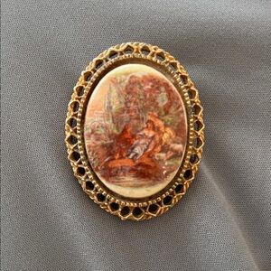 VINTAGE Brooch Pin Or Pendant Romantic Scene Gold Tone Metal Ornate Frame